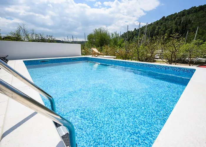 Mila And Jurija Formenti 2 Apartments In Heart Of Nautic Marina, With Heated Swimming Pool, Bikes, Sup, Kajak