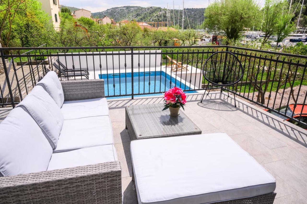Apartment Nautical Marina Apartments: Heated Pool & Water Sports Skradin