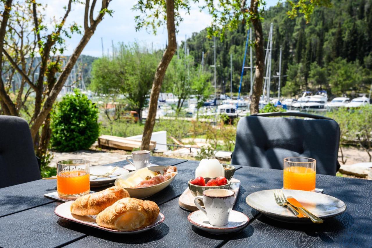 Apartment Nautical Marina Apartments: Heated Pool & Water Sports Skradin