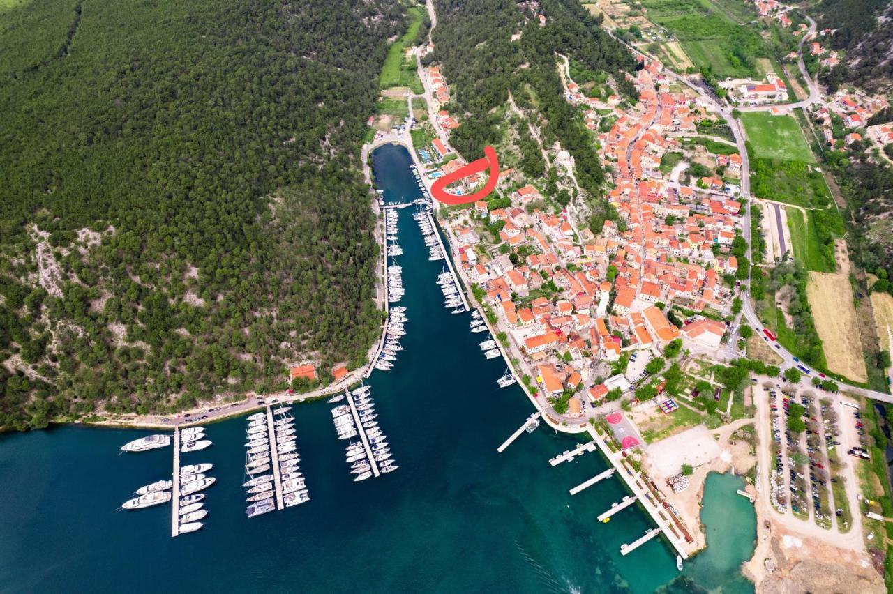 Nautical Marina Apartments: Heated Pool & Water Sports *