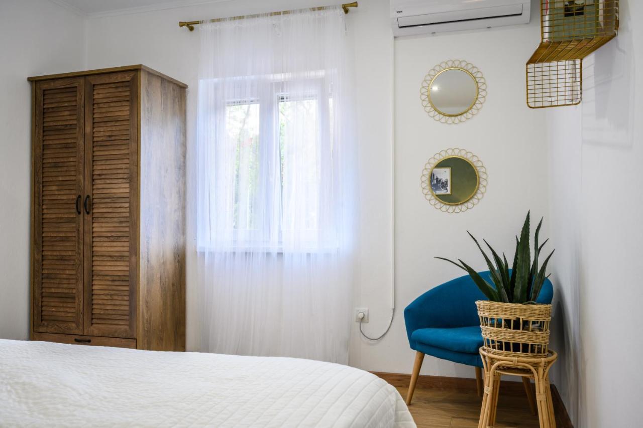 Nautical Marina Apartments: Heated Pool & Water Sports Apartment Skradin