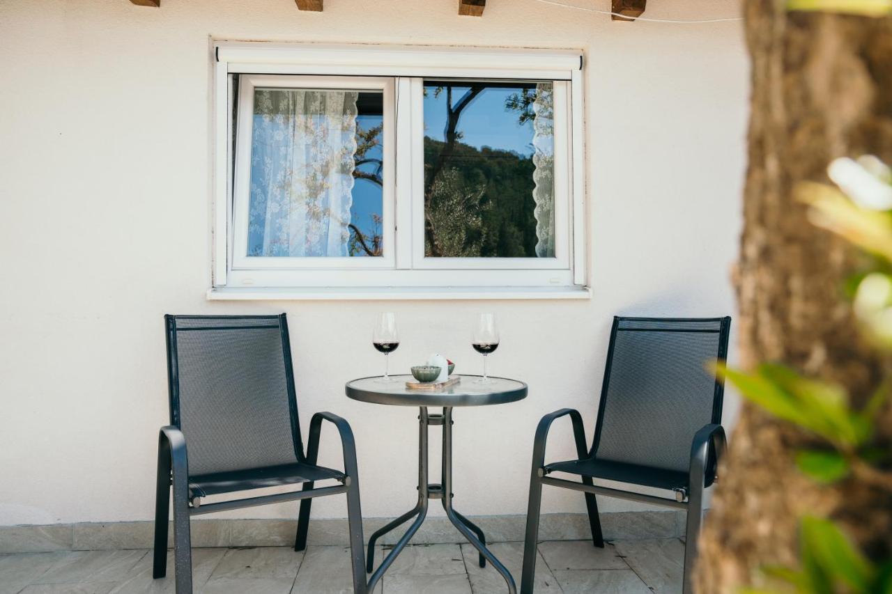 Nautical Marina Apartments: Heated Pool & Water Sports Skradin