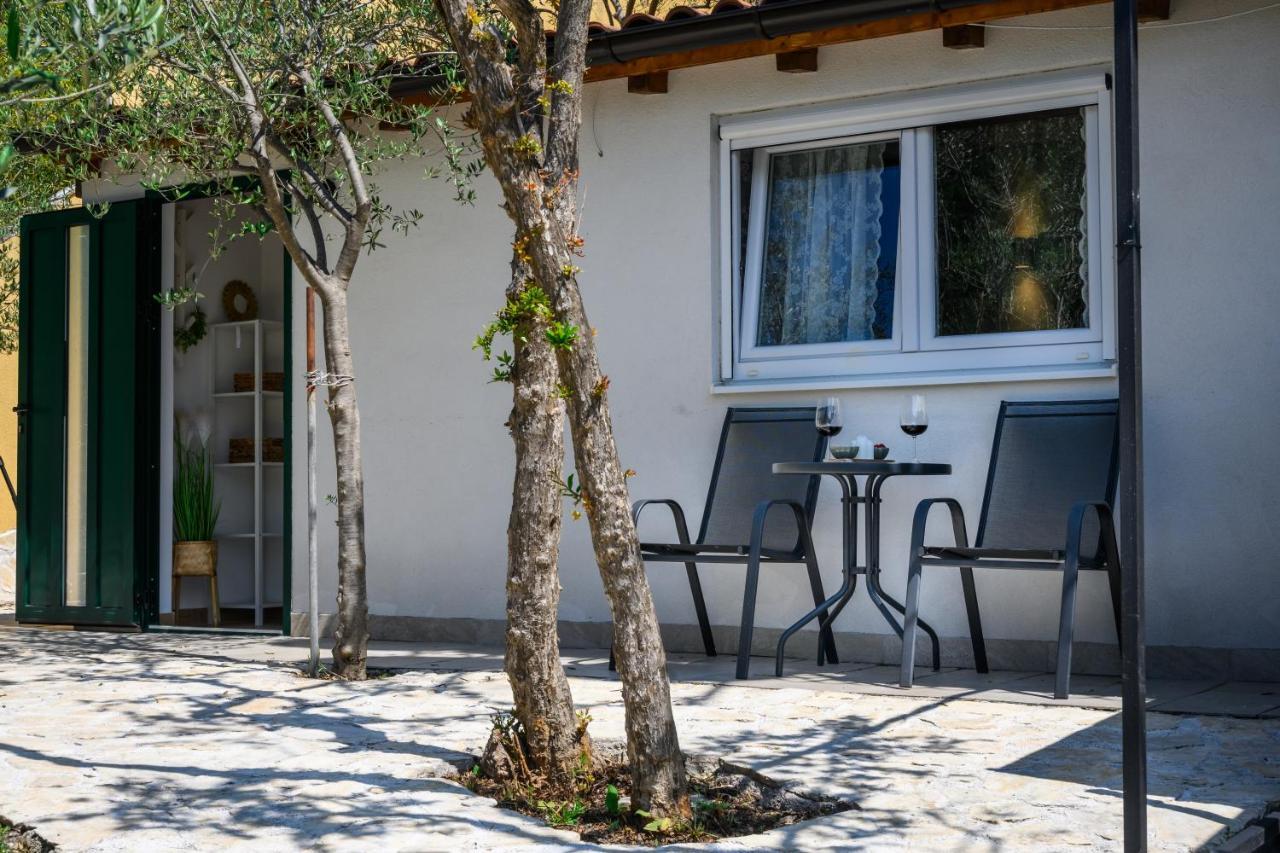 Nautical Marina Apartments: Heated Pool & Water Sports Apartment Skradin