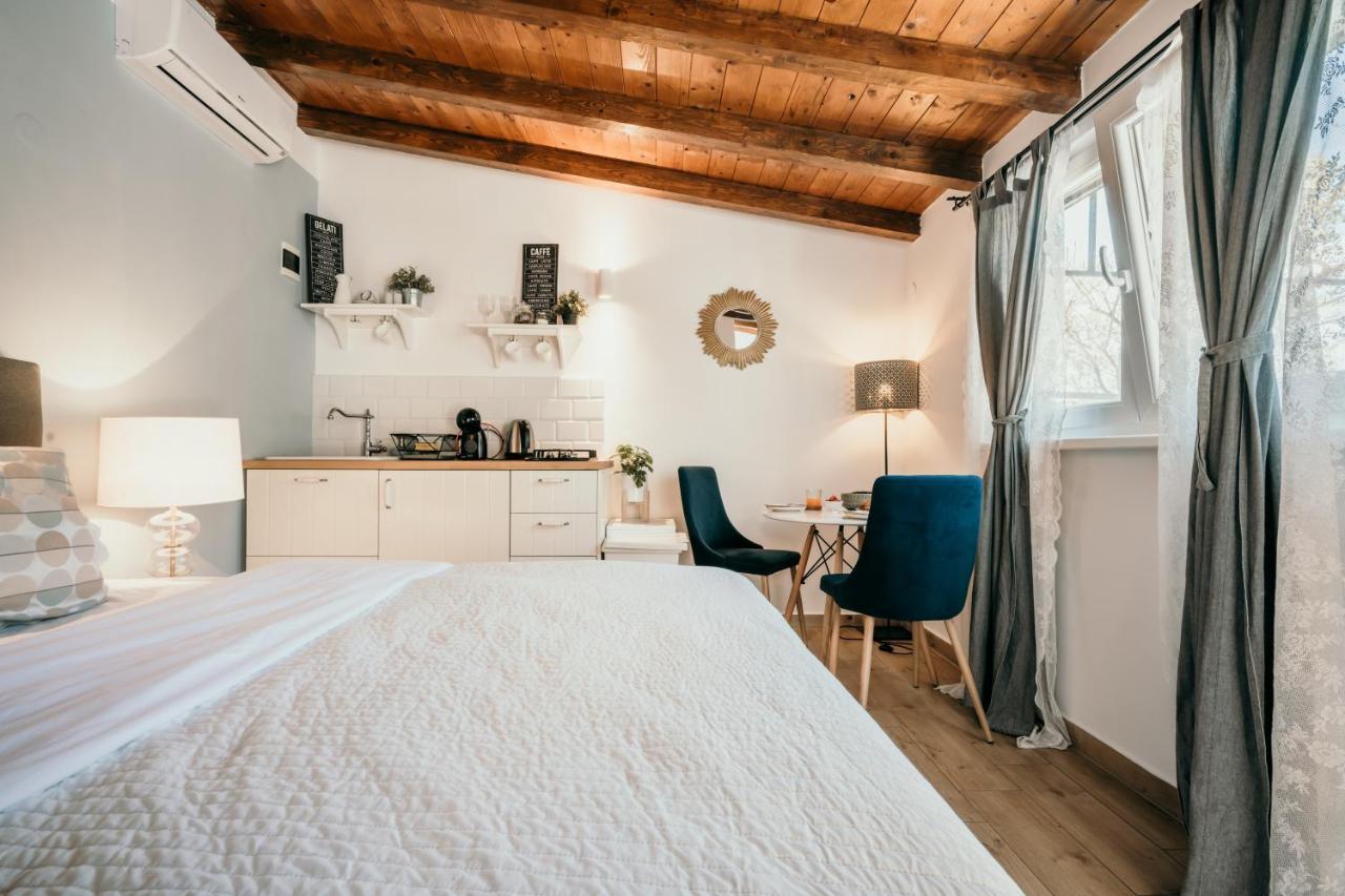 Nautical Marina Apartments: Heated Pool & Water Sports *