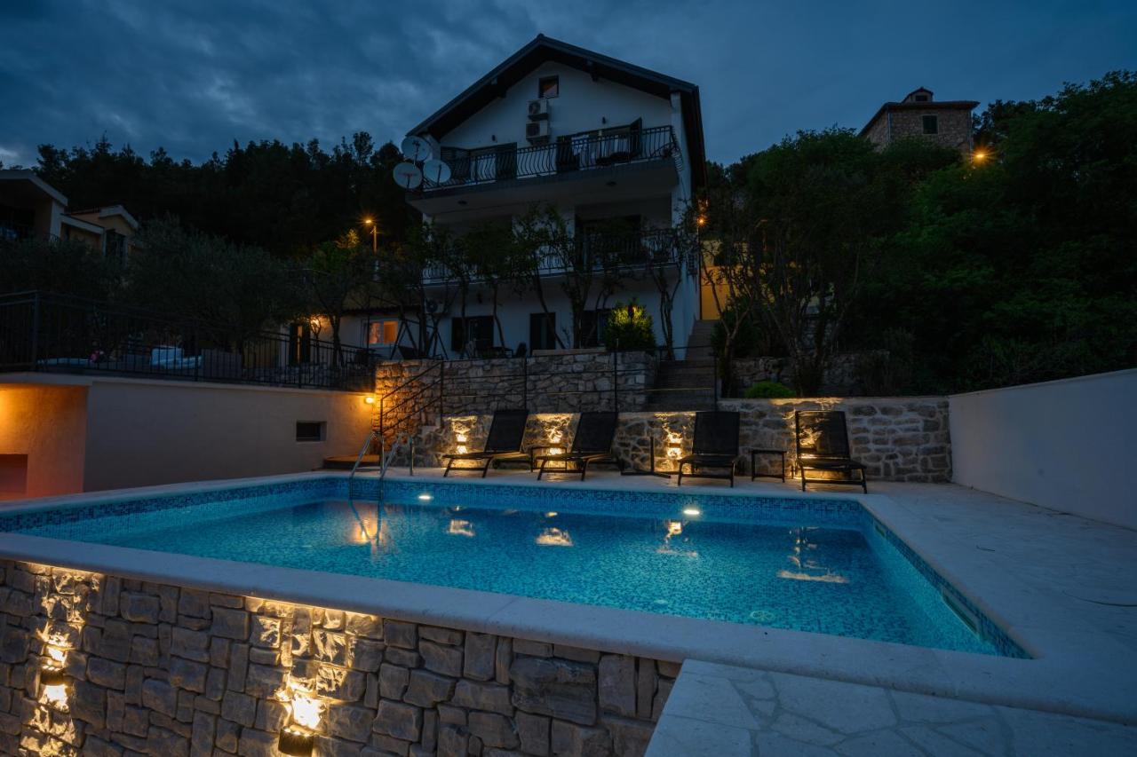 Nautical Marina Apartments: Heated Pool & Water Sports Skradin